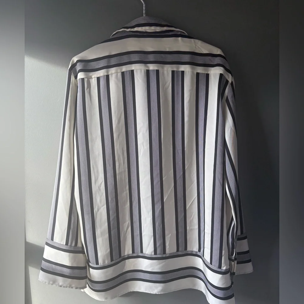 Striped Black and White Women's Top, HM, size small, loose fit, business casual - Picture 9 of 9